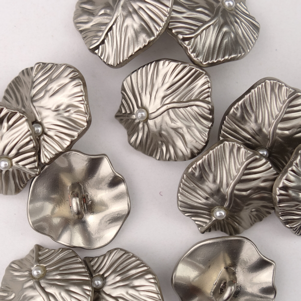 Pearl Leaf Sølv - 18 mm Metall Knapp