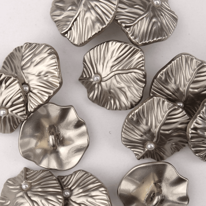 Pearl Leaf Sølv - 18 mm Metall Knapp