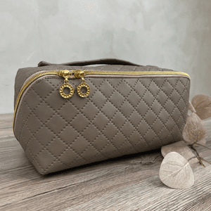 Hovedbilde Maia Mappe Pakke - Taupe Chevron Quilt