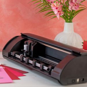 Hovedbilde Silhouette Cameo 5α PLUS Matt Sort m/Vinylpakke